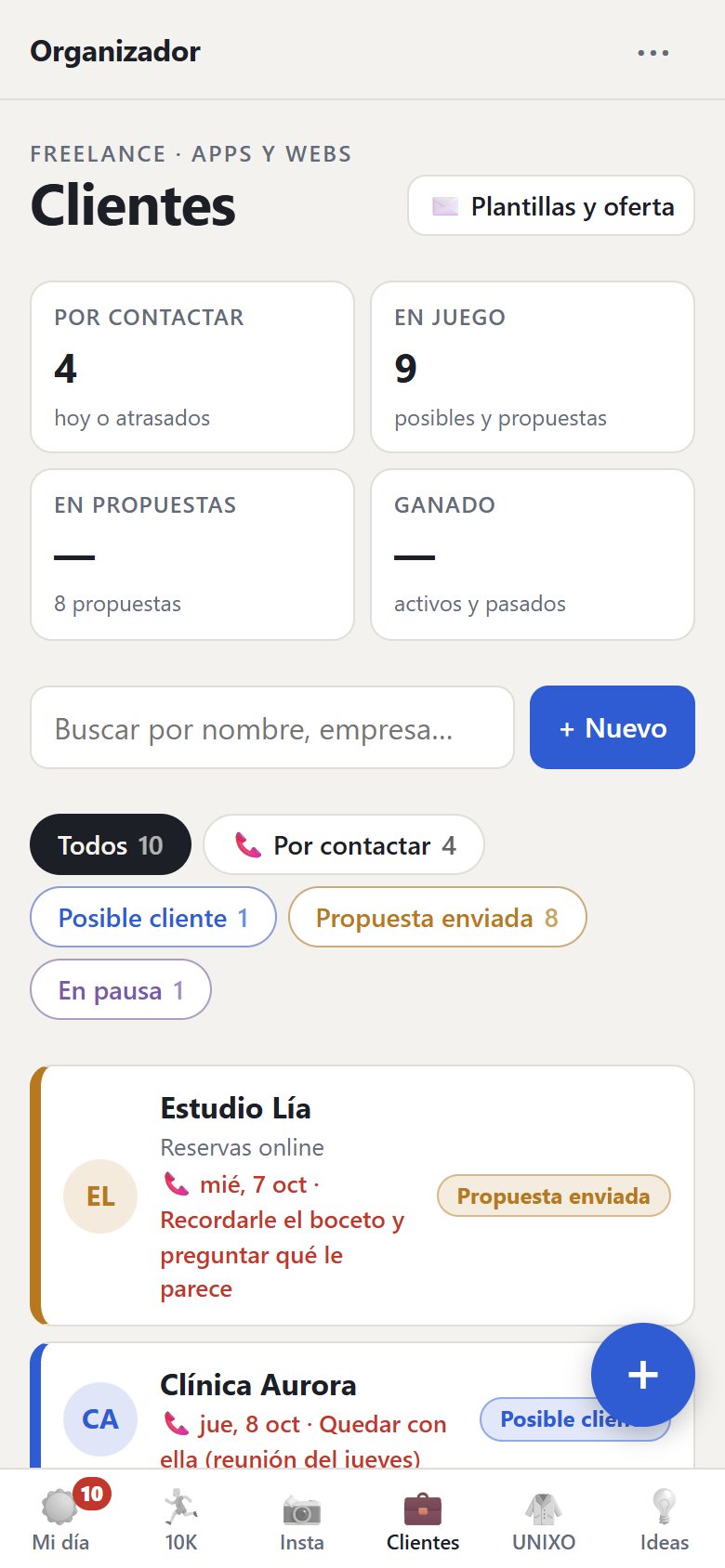 CRM en el móvil con el estado de cada cliente (datos ficticios)